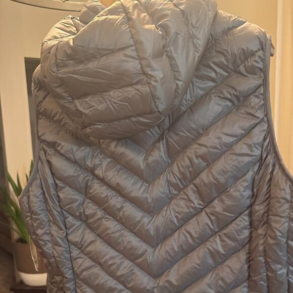 NWT 32 Degrees Heat Packable Hooded Puffer Vest - Gray - Picture 2 of 5